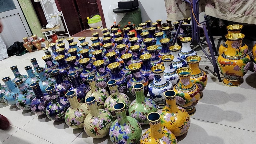 景泰藍(lán)工藝品的設(shè)計與創(chuàng)作之美 工廠里的匠心交響